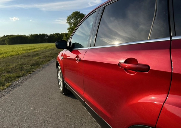 Ford Escape cena 74700 przebieg: 47000, rok produkcji 2019 z Trzebiatów małe 277